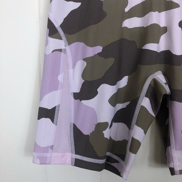 NWT Offline by Aerie Pink Camo Bike Shorts Sz M - Picture 3 of 6